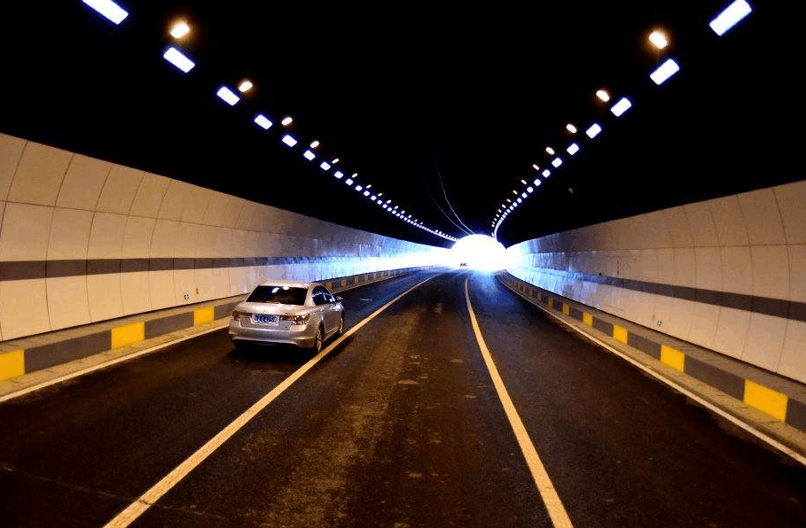 隧道里行駛為什么不能變道？(圖1)